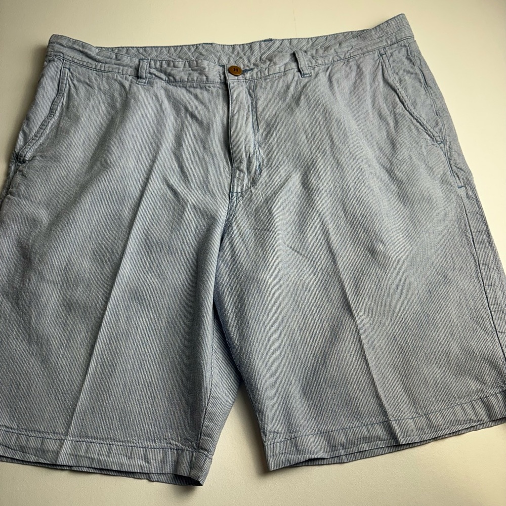 Tommy Bahama men’s size 38 linen blend‎ shorts, white and blue striped